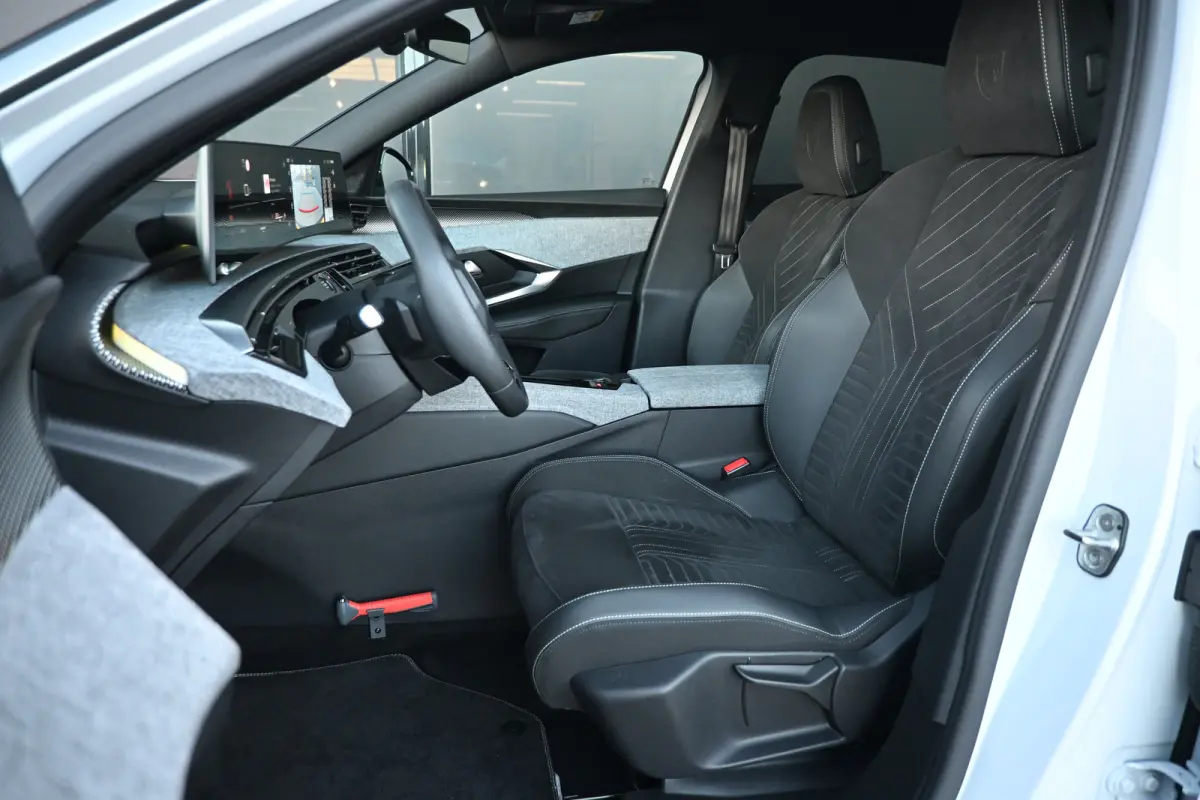 1.2 Hybrid 145 GT | Adaptief Cruise Control  | Keyless-Entry | Stuur/Stoelverwarming | Apple Carplay & Android Auto | Full Led |