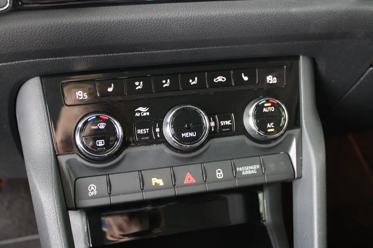 1.5 TSI Ambition Business | Apple Carplay/ Android Auto | Cruise control | LED koplampen | Climate control | Stoelverwarming |
