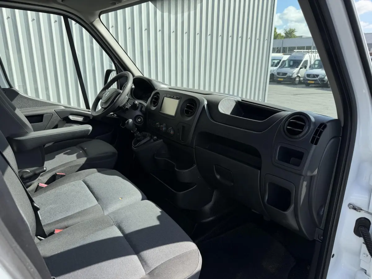 T35 2.3 dCi L4H3 DL*A/C*CRUISE*3-P*HAAK*3500KG*