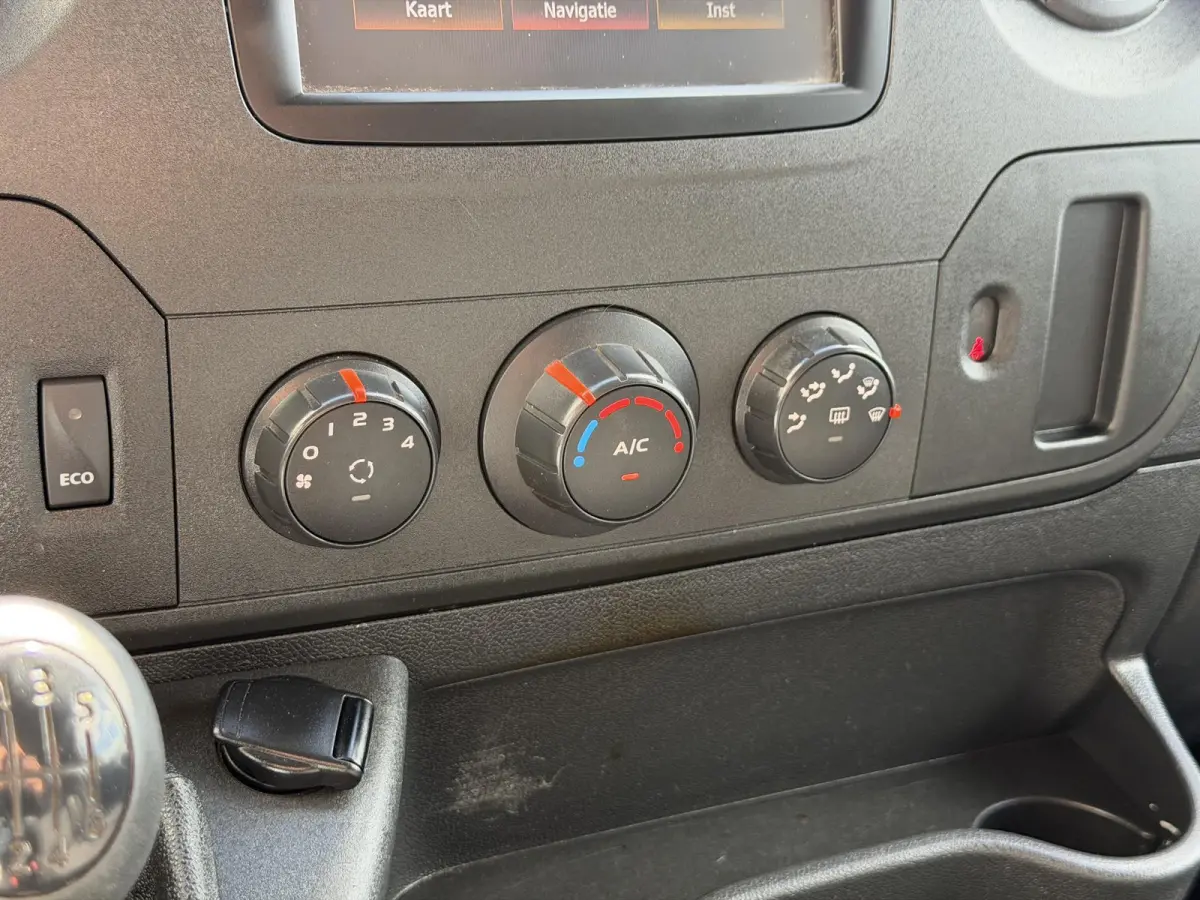 T35 2.3 dCi L4H3 DL*A/C*CRUISE*3-P*HAAK*3500KG*