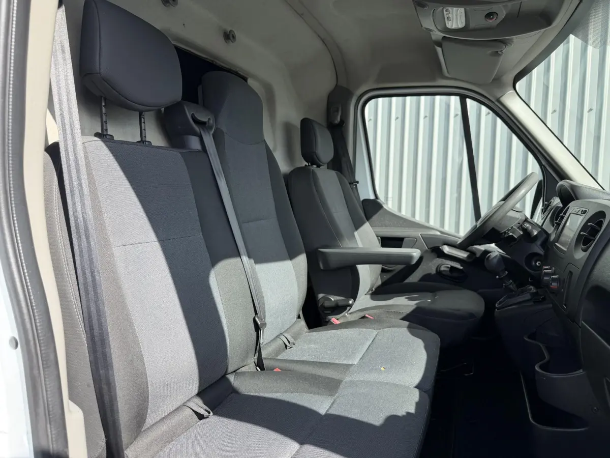 T35 2.3 dCi L4H3 DL*A/C*CRUISE*3-P*HAAK*3500KG*