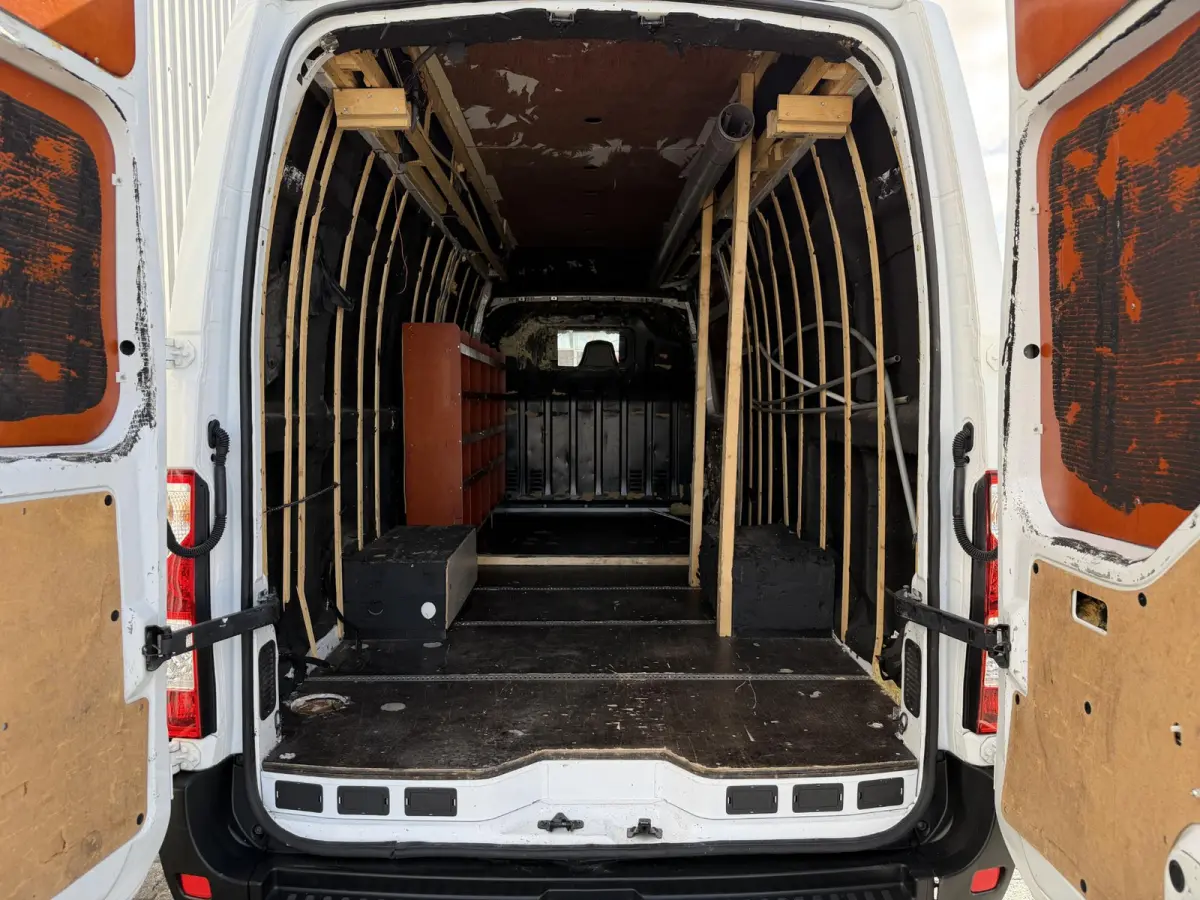 T35 2.3 dCi L4H3 DL*A/C*CRUISE*3-P*HAAK*3500KG*