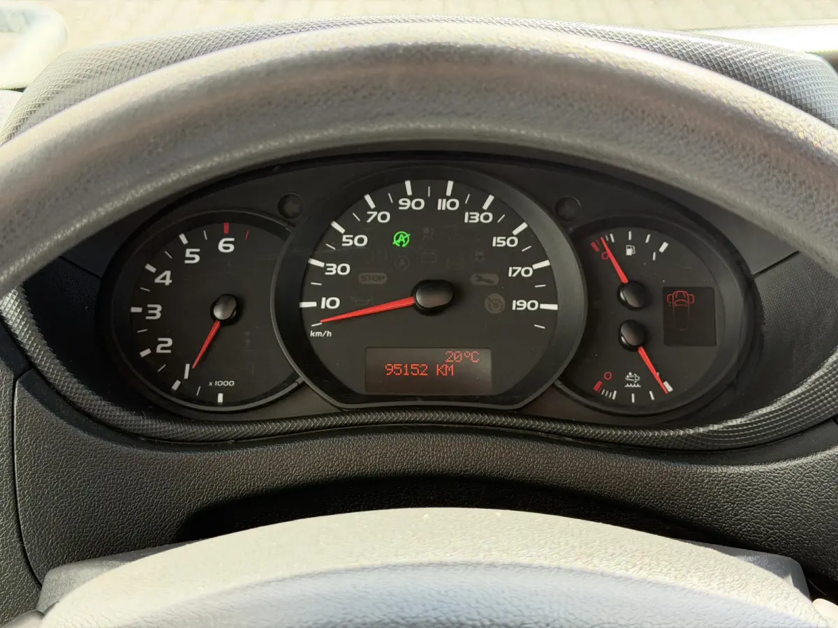 T35 2.3 dCi L4H3 DL*A/C*CRUISE*3-P*HAAK*3500KG*