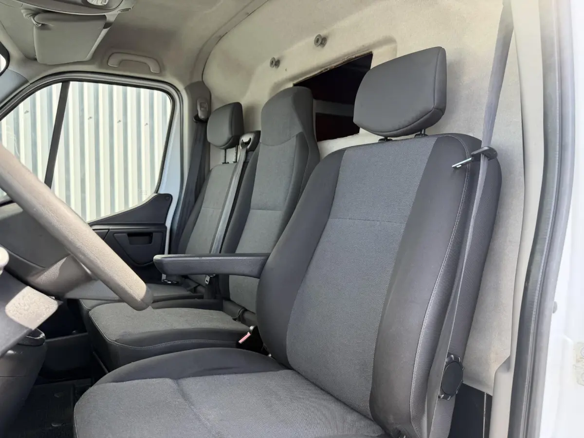 T35 2.3 dCi L4H3 DL*A/C*CRUISE*3-P*HAAK*3500KG*