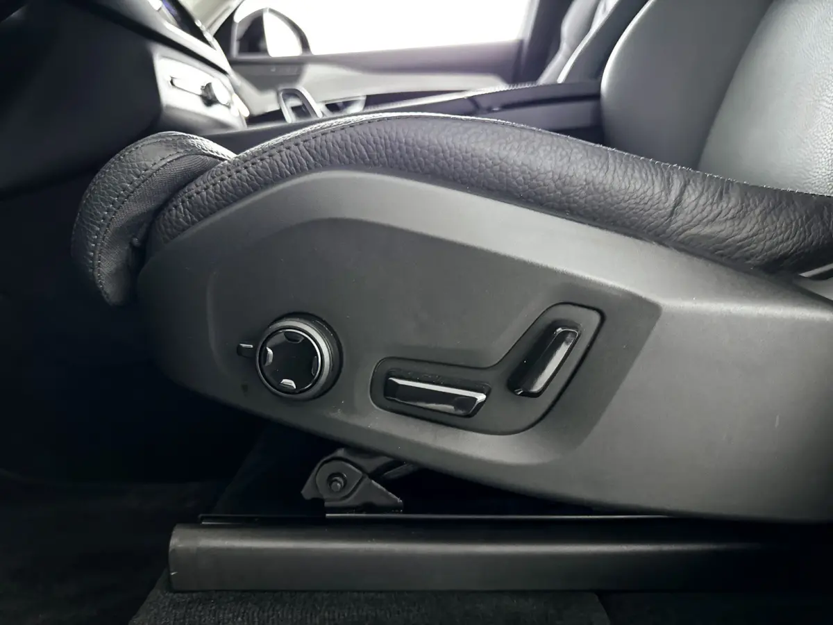 T8 Recharge AWD Ultimate Dark | Panoramadak | Parkeercamera | Harman Kardon | Head-up display | Stoel- en Stuurverwarming | Keyless