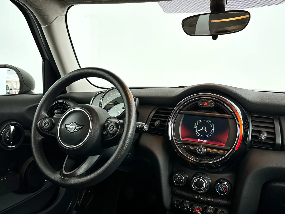 1.5 One First | Park assist | Airco | Cruise control