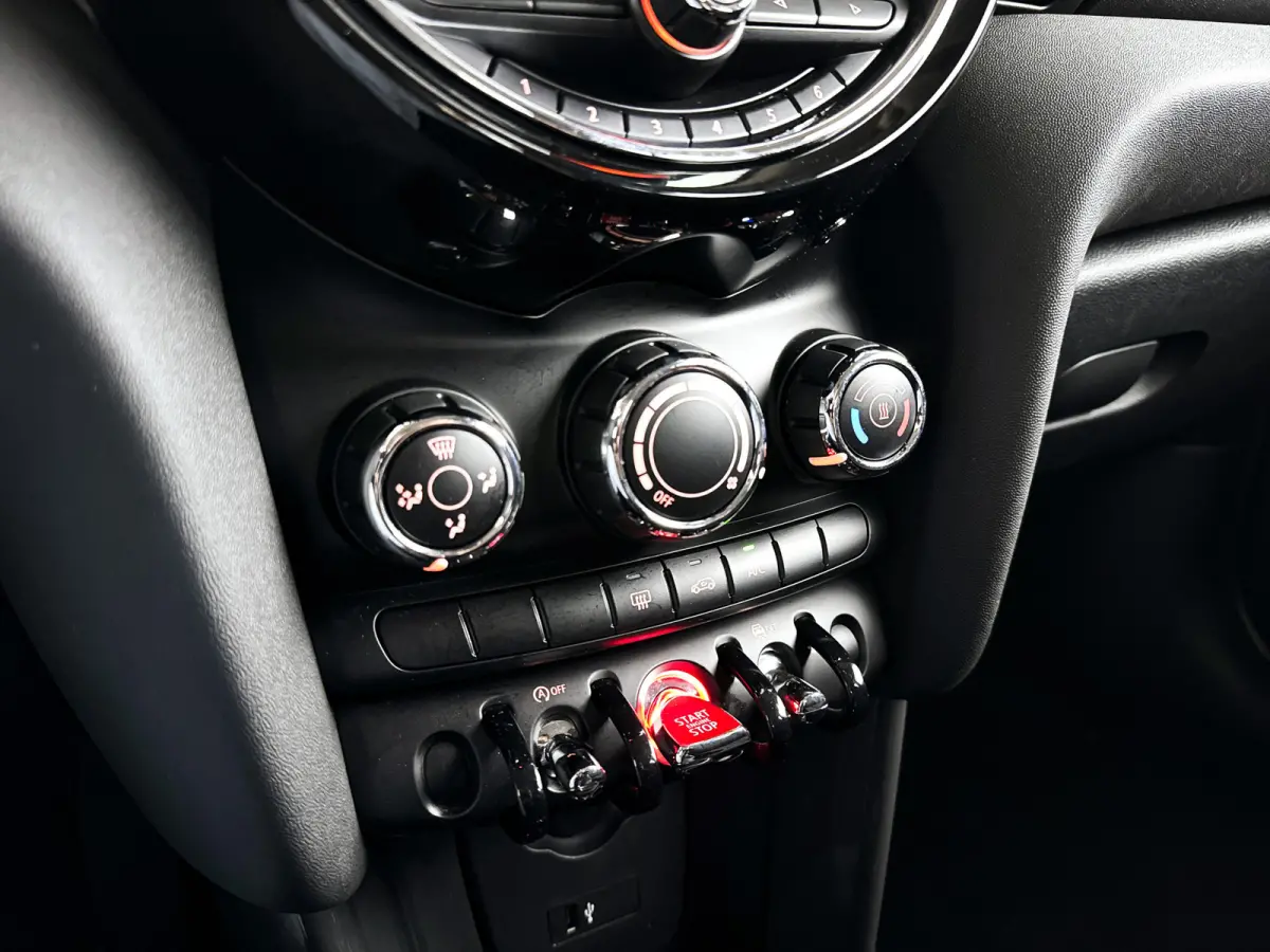 1.5 One First | Park assist | Airco | Cruise control