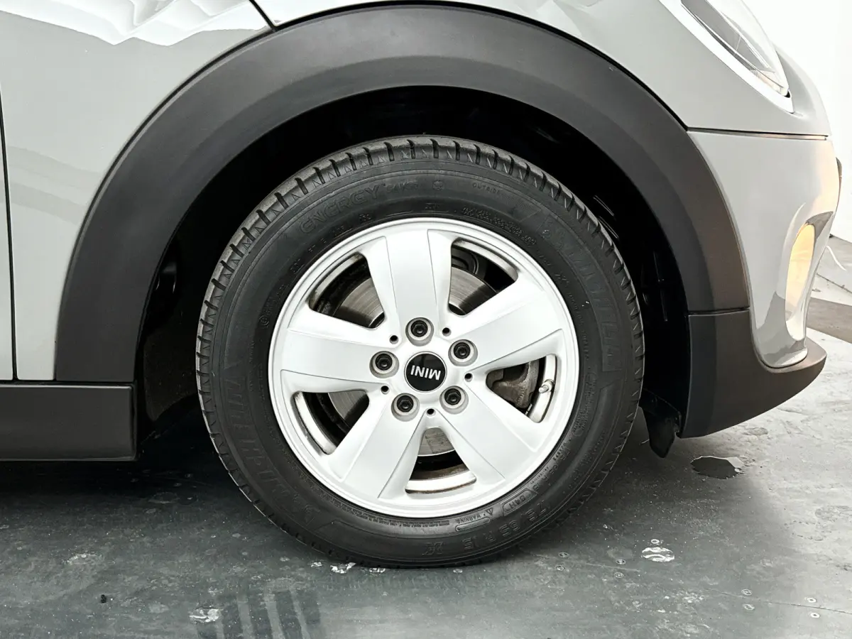 1.5 One First | Park assist | Airco | Cruise control