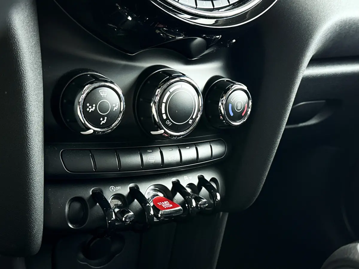 1.5 One First | Park assist | Airco | Cruise control