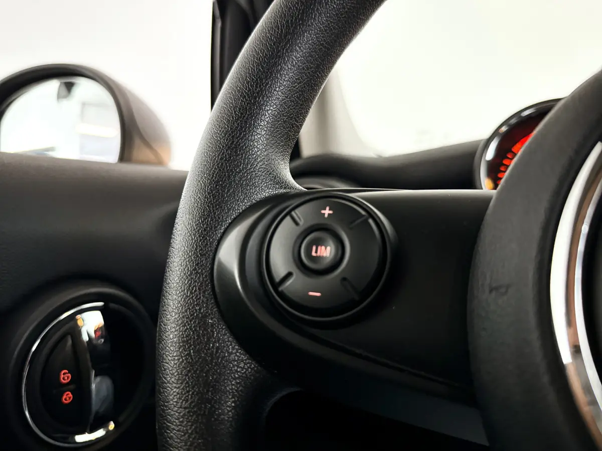 1.5 One First | Park assist | Airco | Cruise control