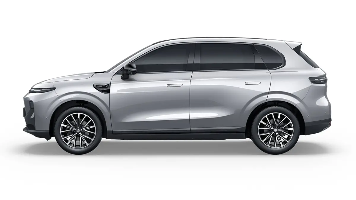 Design ProMax 67.1 kWh | €1500,- korting !! | Vanaf €499,- Private Lease per maand ! | Panoramadak | Carplay | Achteruitrijcamera | 18" Lichtmetalen Velgen | Adaptieve cruise control | P