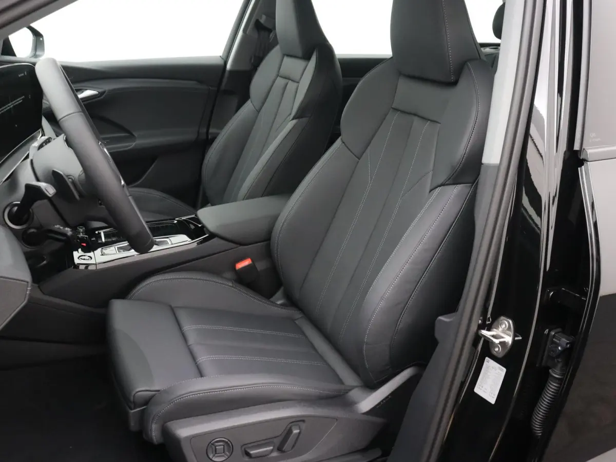 Advanced edition performance 100 kWh 306 PK | Navigatie | Omgevingscamera’s | Elektrisch instelbare stoelen | MMI Bijrijdersscherm | Leder-kunstlederen sportstoelen | Matrix Ledkoplampen| 