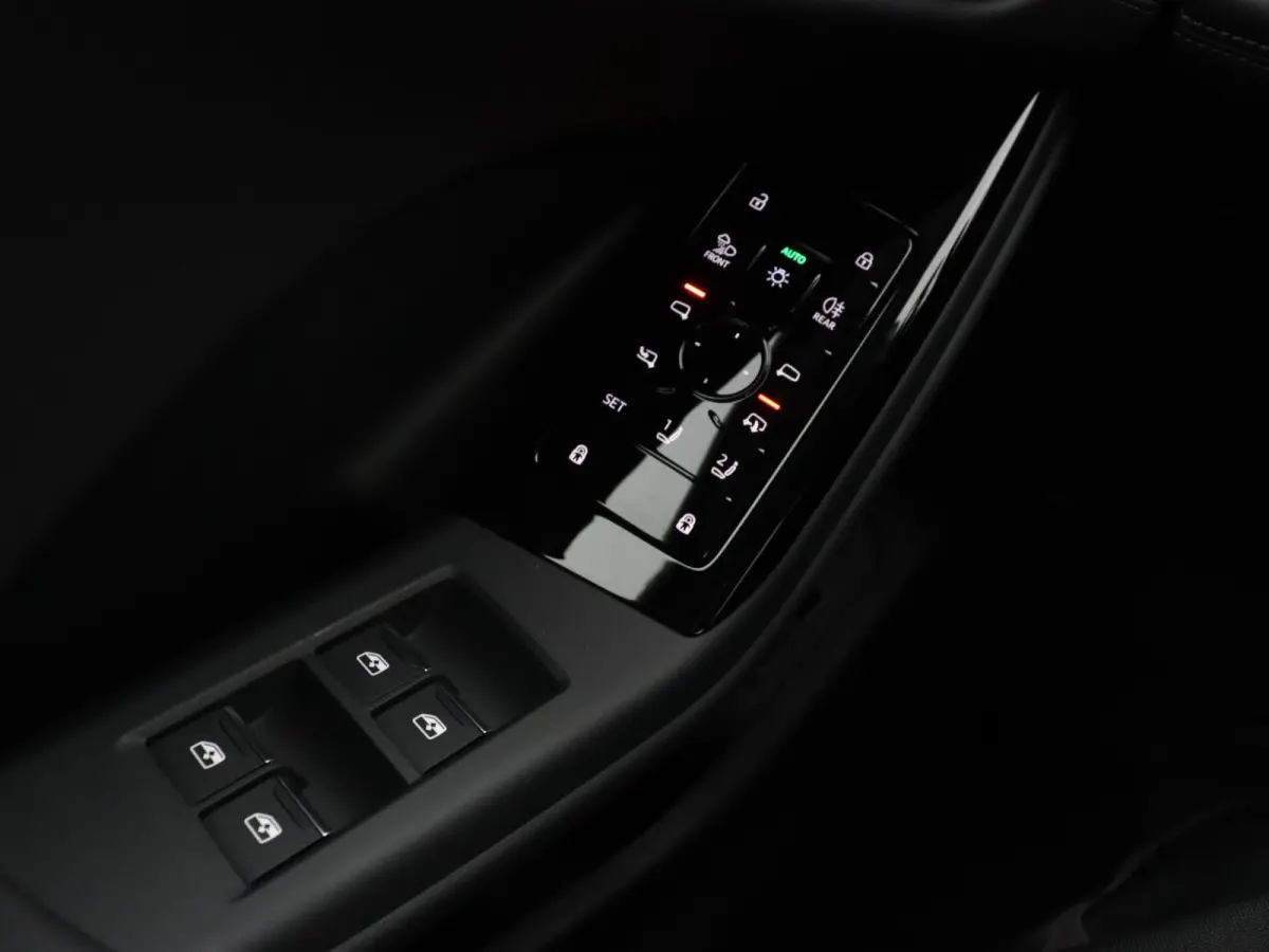 Advanced edition performance 100 kWh 306 PK | Navigatie | Omgevingscamera’s | Elektrisch instelbare stoelen | MMI Bijrijdersscherm | Leder-kunstlederen sportstoelen | Matrix Ledkoplampen| 