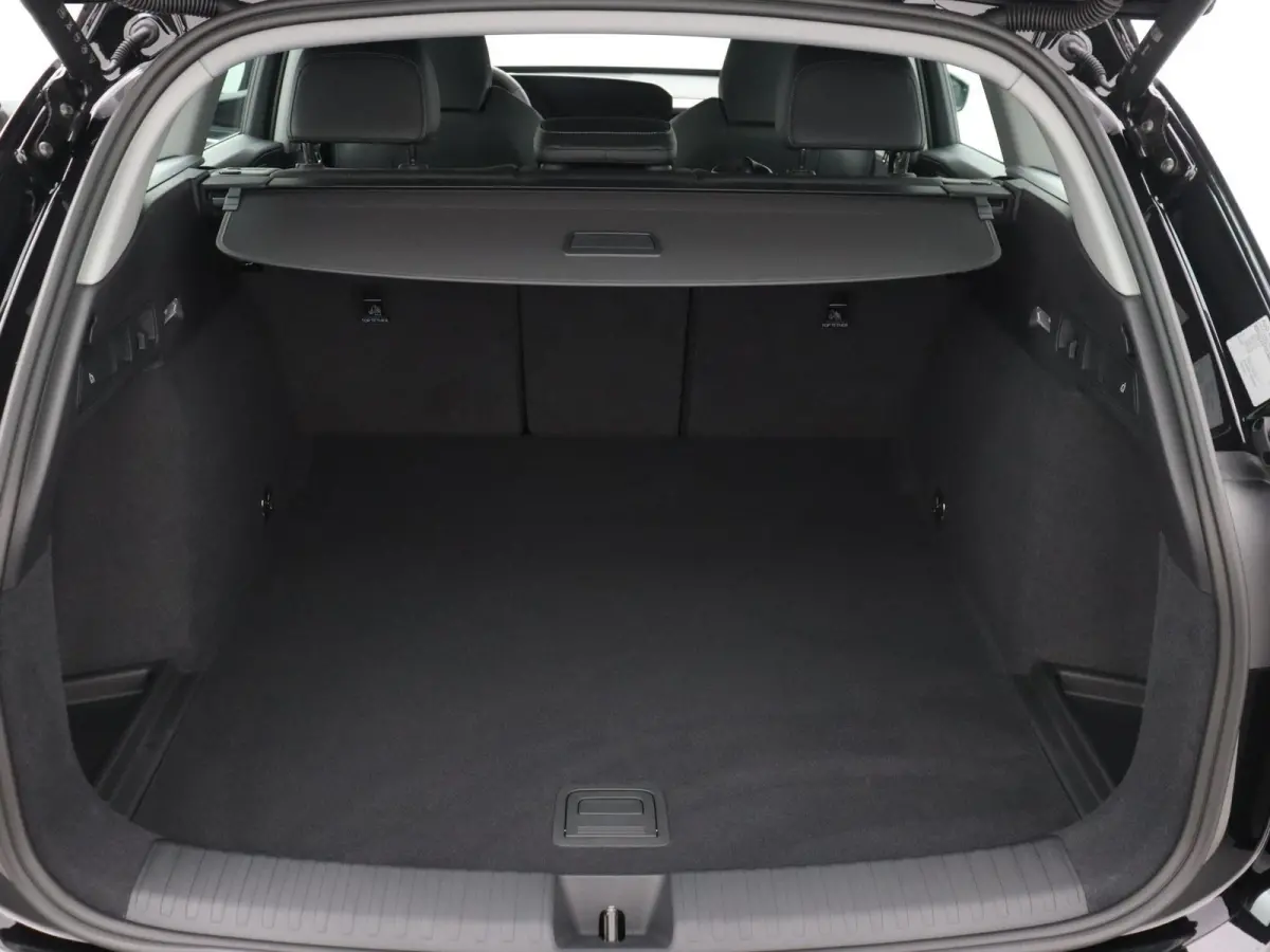 Advanced edition performance 100 kWh 306 PK | Navigatie | Omgevingscamera’s | Elektrisch instelbare stoelen | MMI Bijrijdersscherm | Leder-kunstlederen sportstoelen | Matrix Ledkoplampen| 