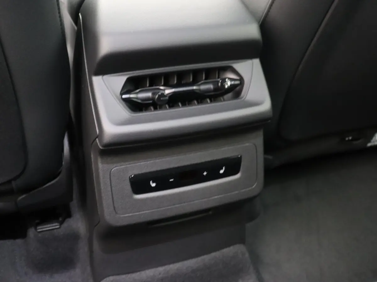 Advanced edition performance 100 kWh 306 PK | Navigatie | Omgevingscamera’s | Elektrisch instelbare stoelen | MMI Bijrijdersscherm | Leder-kunstlederen sportstoelen | Matrix Ledkoplampen| 