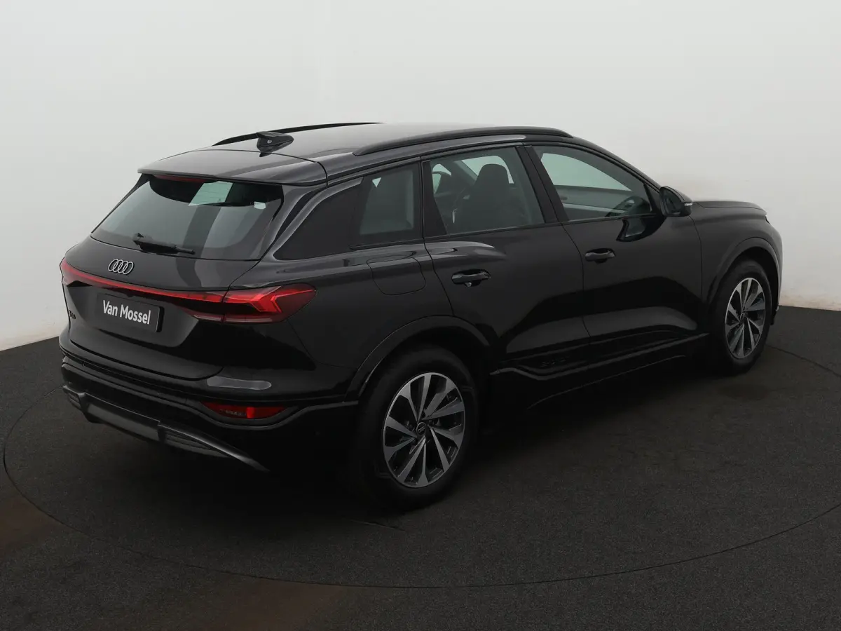 Advanced edition performance 100 kWh 306 PK | Navigatie | Omgevingscamera’s | Elektrisch instelbare stoelen | MMI Bijrijdersscherm | Leder-kunstlederen sportstoelen | Matrix Ledkoplampen| 