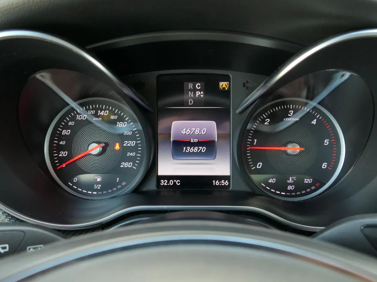 250d 4-MATIC Lang Exclusive | Panoramadak | 360°-camera | Standkachel | Burmester | Carbon interieur | Dodehoek detectie | Elektrische schuifdeuren + achterklep | ACC | Stoelventilatie V+A 