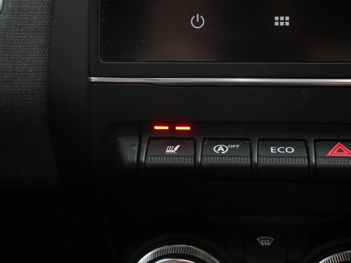 1.0 TCe 90 Evolution Climate control Cruise control Camera Parkeersensoren achter Verwarmde voorstoelen Stuurverwarming LED Trekhaak Apple Carplay/ Android Auto