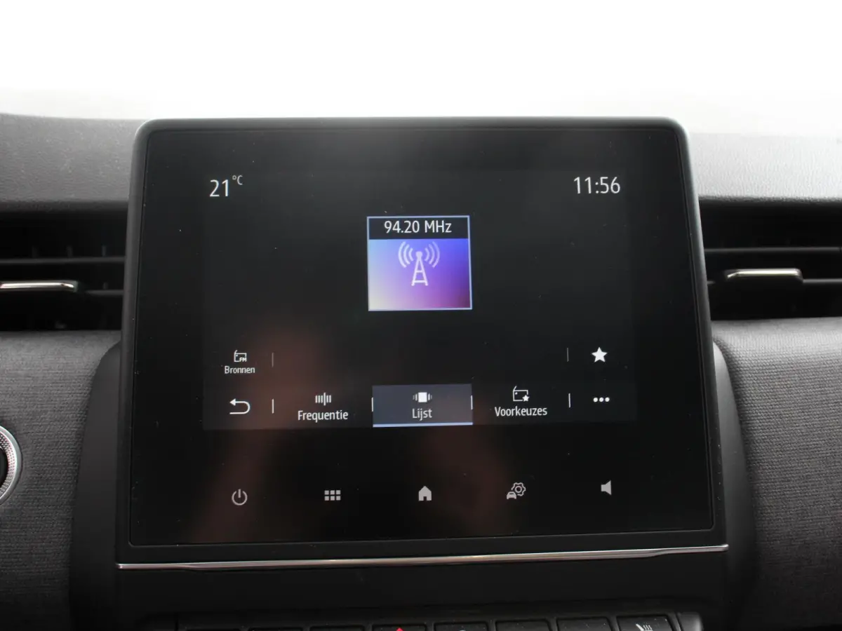 1.0 TCe 90 Evolution Climate control Cruise control Camera Parkeersensoren achter Verwarmde voorstoelen Stuurverwarming LED Trekhaak Apple Carplay/ Android Auto