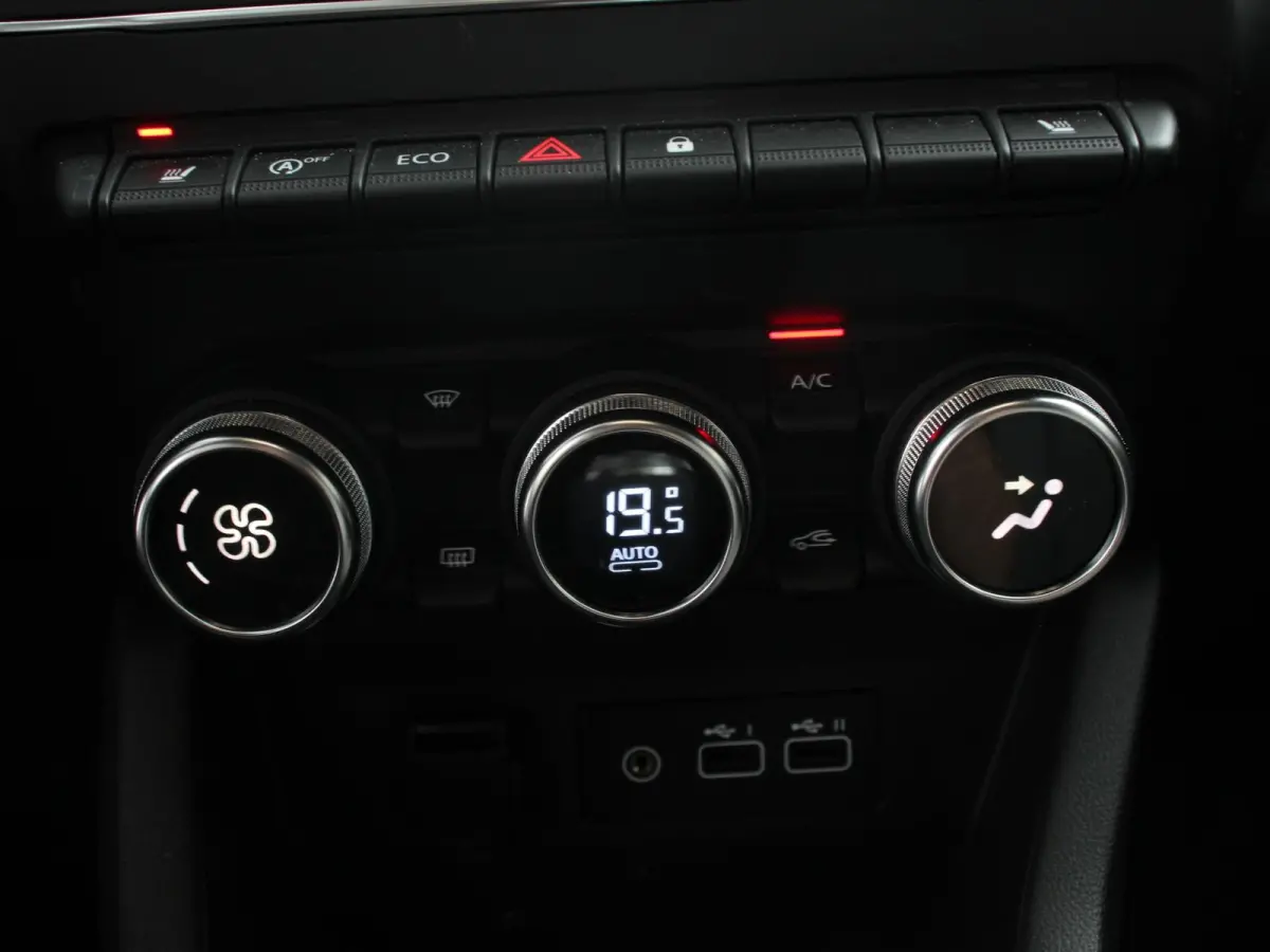 1.0 TCe 90 Evolution Climate control Cruise control Camera Parkeersensoren achter Verwarmde voorstoelen Stuurverwarming LED Trekhaak Apple Carplay/ Android Auto