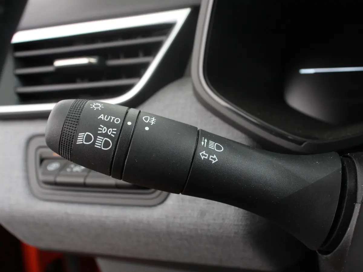 1.0 TCe 90 Evolution Climate control Cruise control Camera Parkeersensoren achter Verwarmde voorstoelen Stuurverwarming LED Trekhaak Apple Carplay/ Android Auto