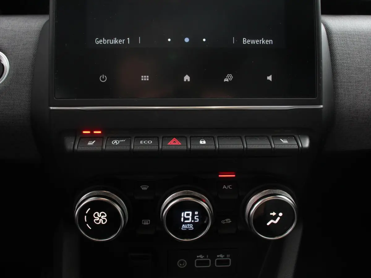 1.0 TCe 90 Evolution Climate control Cruise control Camera Parkeersensoren achter Verwarmde voorstoelen Stuurverwarming LED Trekhaak Apple Carplay/ Android Auto