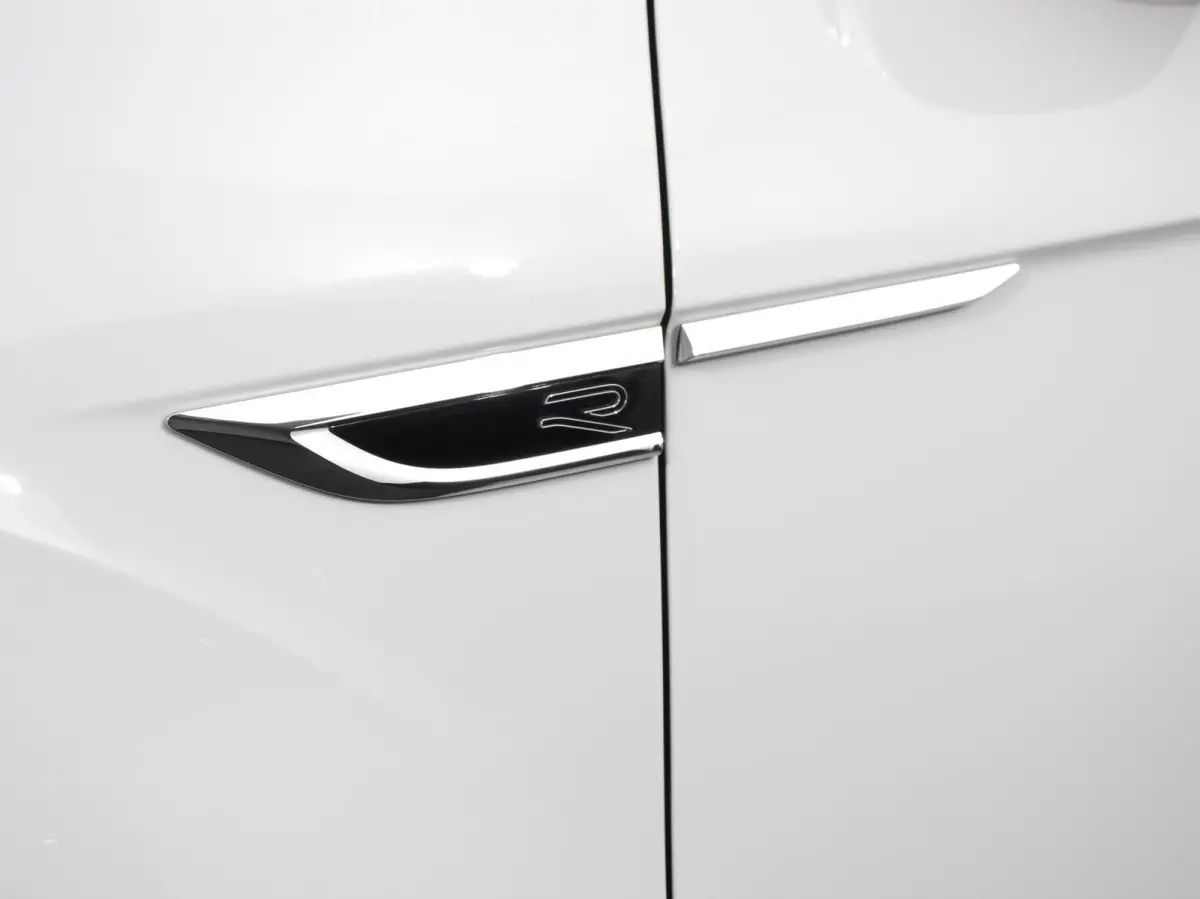1.5 TSI 150pk Automaat R-Line Edition Navigatie Apple Carplay/Android Auto Camera Climate Control Electrisch te openen achterklep Dab Verwarmbare stoelen