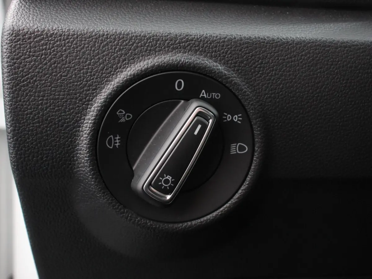 1.5 TSI 150pk Automaat R-Line Edition Navigatie Apple Carplay/Android Auto Camera Climate Control Electrisch te openen achterklep Dab Verwarmbare stoelen