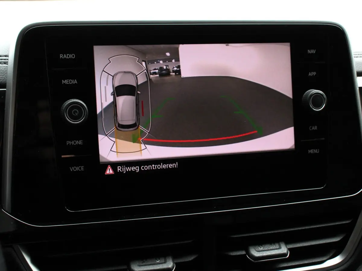 1.5 TSI 150pk Automaat R-Line Edition Navigatie Apple Carplay/Android Auto Camera Climate Control Electrisch te openen achterklep Dab Verwarmbare stoelen