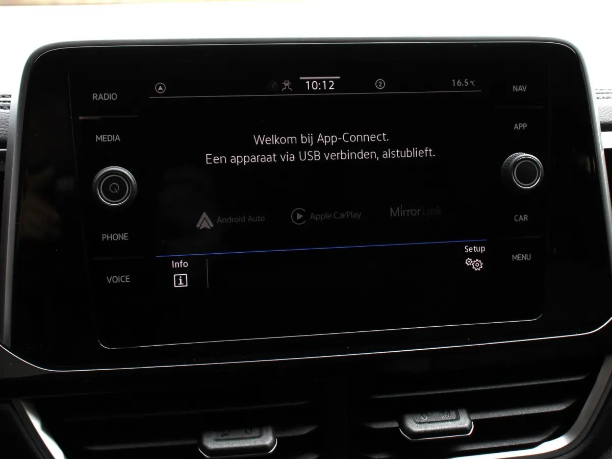 1.5 TSI 150pk Automaat R-Line Edition Navigatie Apple Carplay/Android Auto Camera Climate Control Electrisch te openen achterklep Dab Verwarmbare stoelen