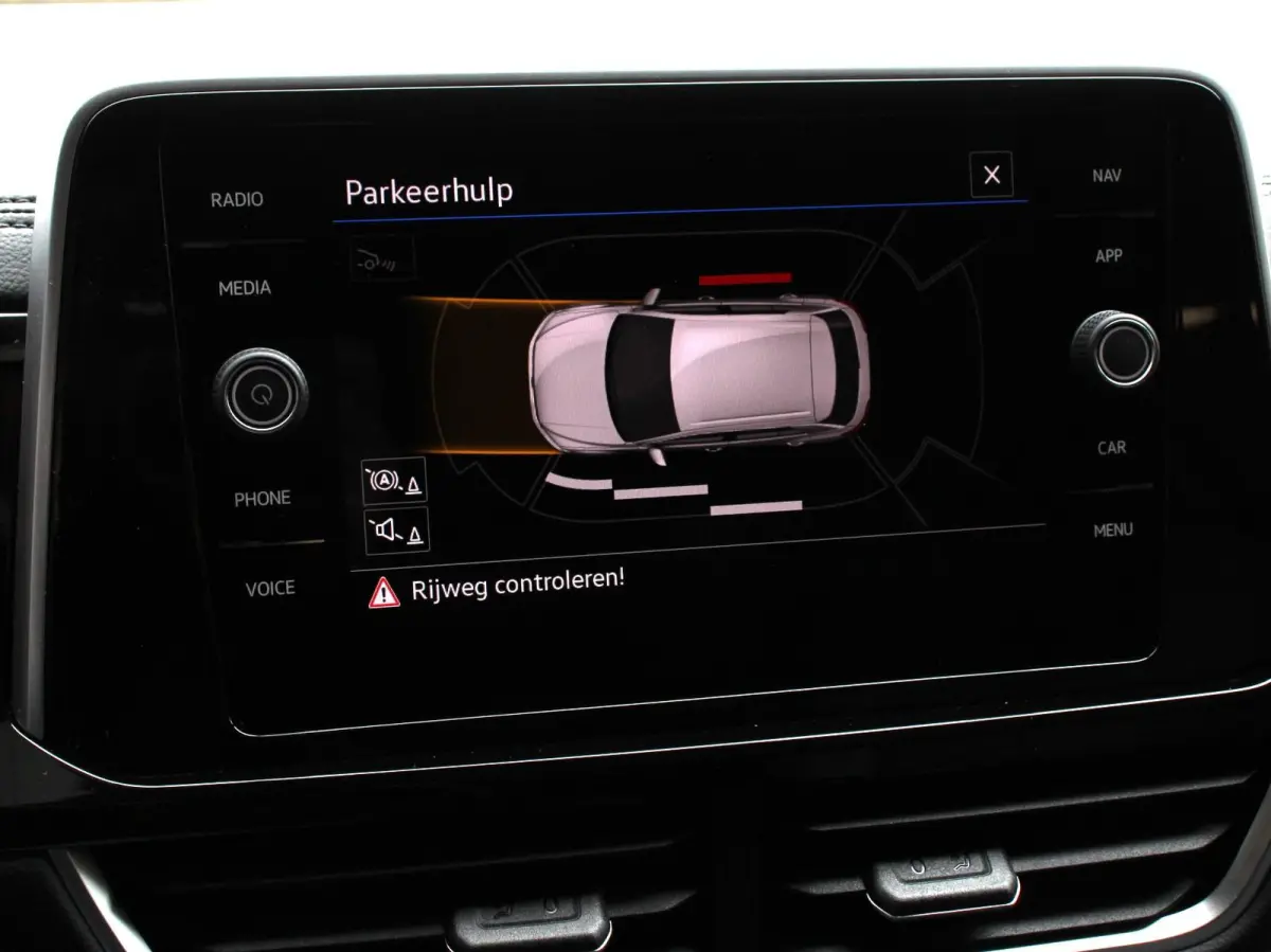 1.5 TSI 150pk Automaat R-Line Edition Navigatie Apple Carplay/Android Auto Camera Climate Control Electrisch te openen achterklep Dab Verwarmbare stoelen