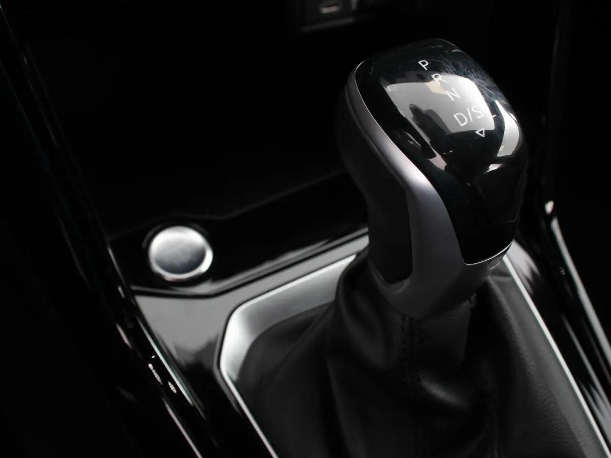 1.5 TSI 150pk Automaat R-Line Edition Navigatie Apple Carplay/Android Auto Camera Climate Control Electrisch te openen achterklep Dab Verwarmbare stoelen