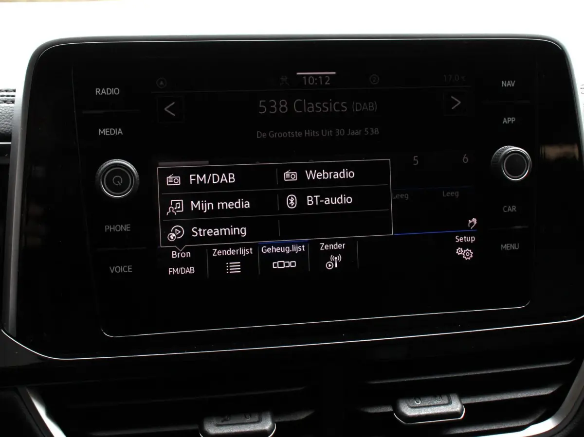 1.5 TSI 150pk Automaat R-Line Edition Navigatie Apple Carplay/Android Auto Camera Climate Control Electrisch te openen achterklep Dab Verwarmbare stoelen