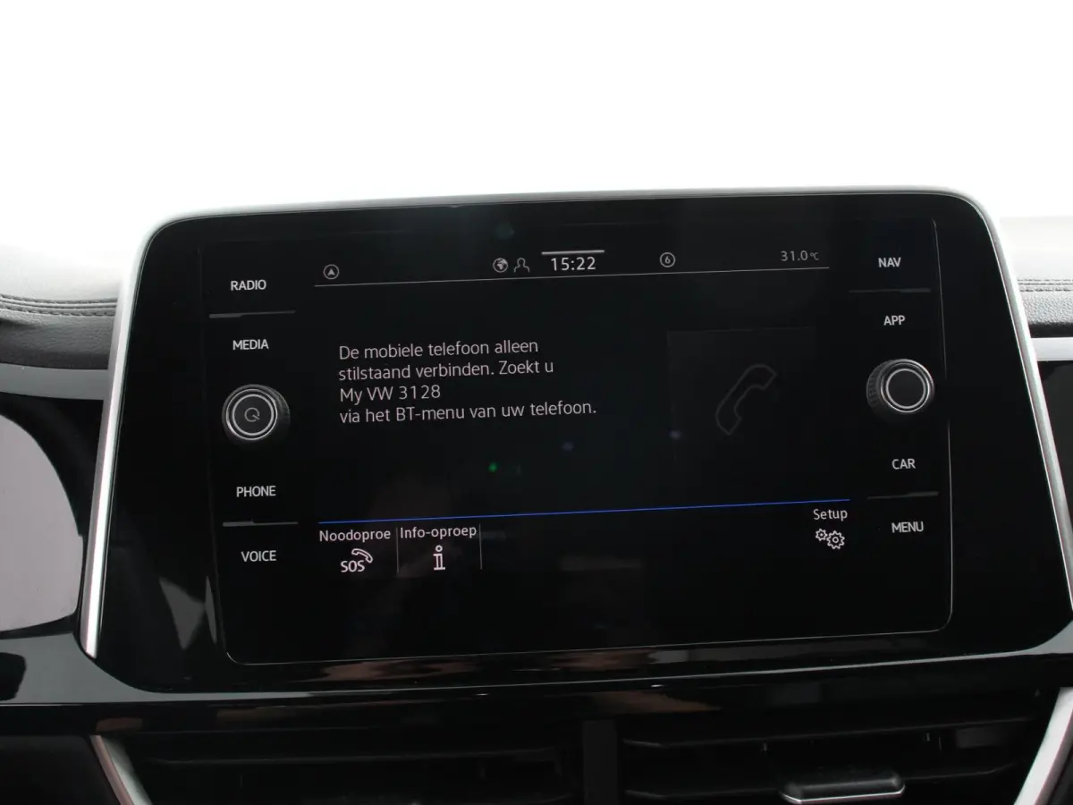 1.5 TSI 150pk Automaat R-Line Edition Navigatie Apple Carplay/Android Auto Camera Climate Control Electrisch te openen achterklep Dab Verwarmbare stoelen