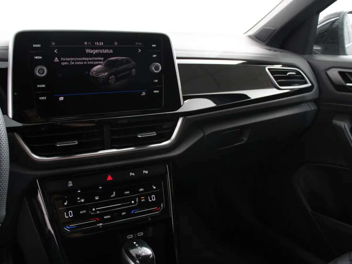 1.5 TSI 150pk Automaat R-Line Edition Navigatie Apple Carplay/Android Auto Camera Climate Control Electrisch te openen achterklep Dab Verwarmbare stoelen