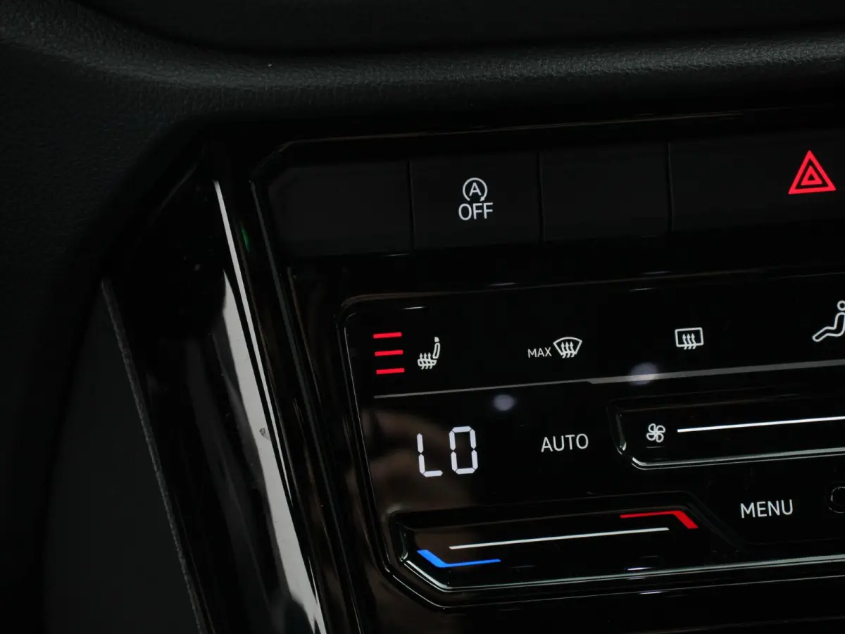 1.5 TSI 150pk Automaat R-Line Edition Navigatie Apple Carplay/Android Auto Camera Climate Control Electrisch te openen achterklep Dab Verwarmbare stoelen