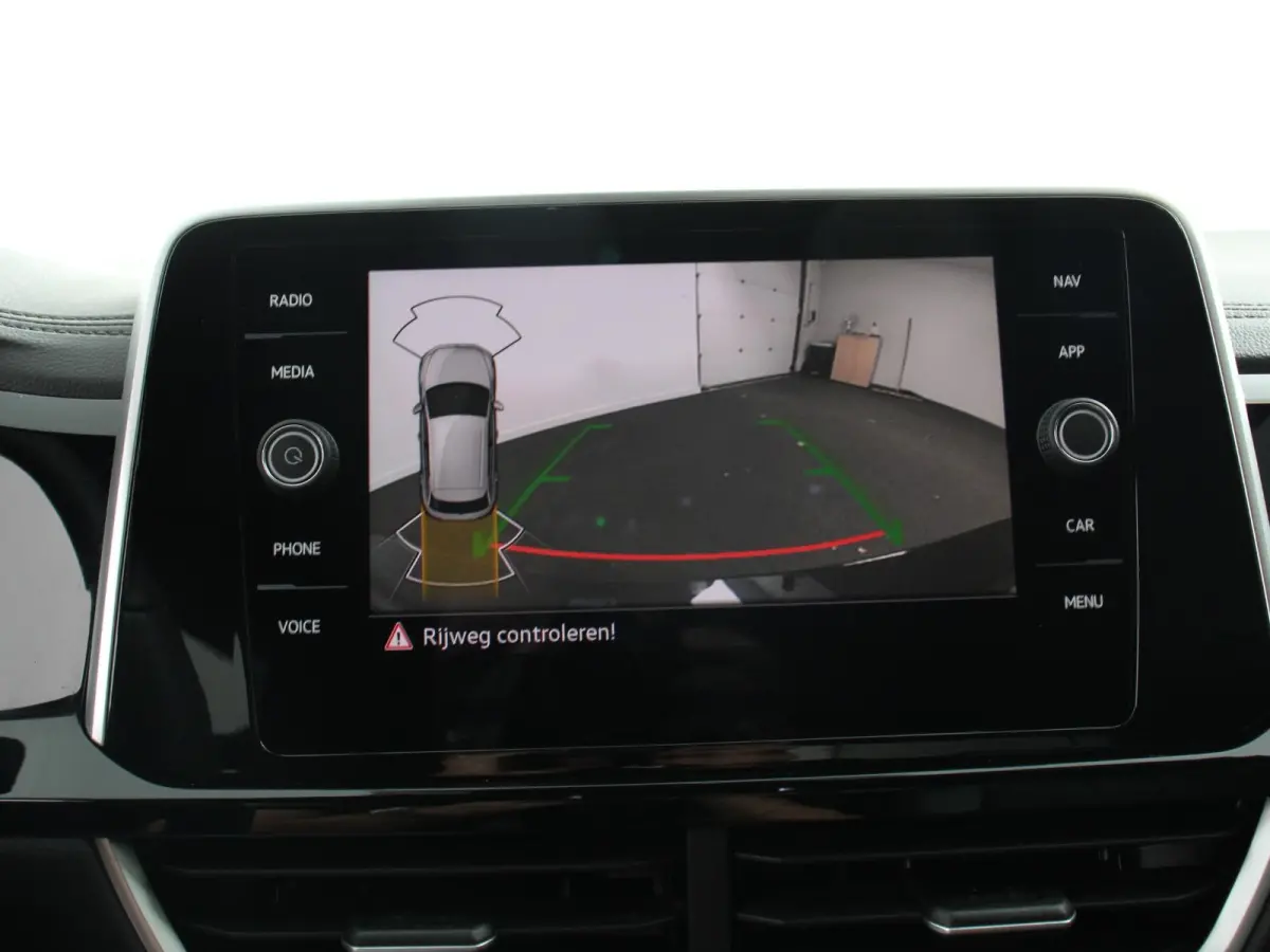 1.5 TSI 150pk Automaat R-Line Edition Navigatie Apple Carplay/Android Auto Camera Climate Control Electrisch te openen achterklep Dab Verwarmbare stoelen