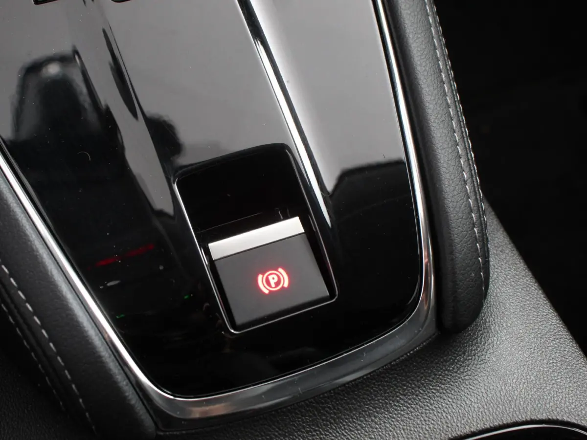 1.2 Turbo GS Automaat Navigatie Apple Carplay/Android Auto Camera Parkeersensoren Adaptive Cruise Control Dodehoekdetectie Stoel-en stuurverwarming Climate Control Lichtmetalen velgen