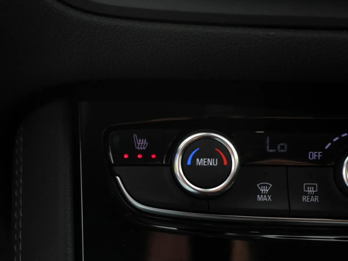 1.2 Turbo GS Automaat Navigatie Apple Carplay/Android Auto Camera Parkeersensoren Adaptive Cruise Control Dodehoekdetectie Stoel-en stuurverwarming Climate Control Lichtmetalen velgen