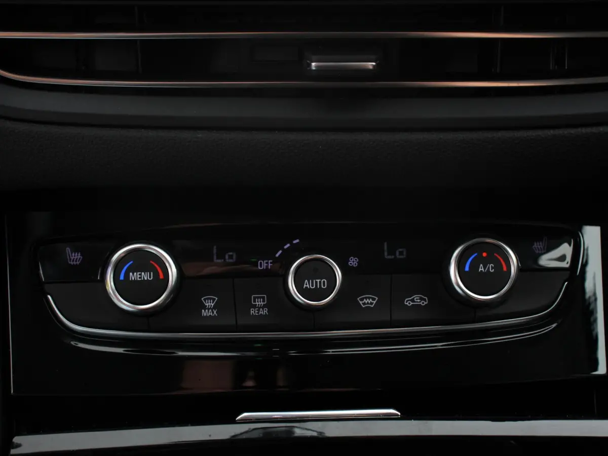 1.2 Turbo GS Automaat Navigatie Apple Carplay/Android Auto Camera Parkeersensoren Adaptive Cruise Control Dodehoekdetectie Stoel-en stuurverwarming Climate Control Lichtmetalen velgen