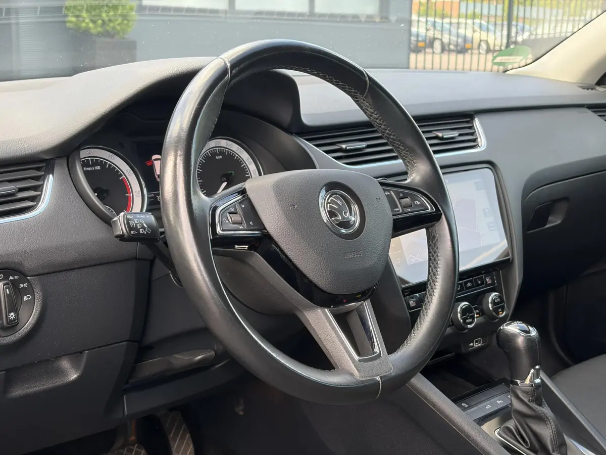 1.5 TSI Greentech Style Business 2e Eigenaar,Draadloze telefoonlader,Carplay,Camera,Navi,Trekhaak,150pk,Pdc V+A,Keyless,Clima,Cruise,Elekt.Stoel,Recent beurt gehad,N.A.P,Apk tot 07-2027