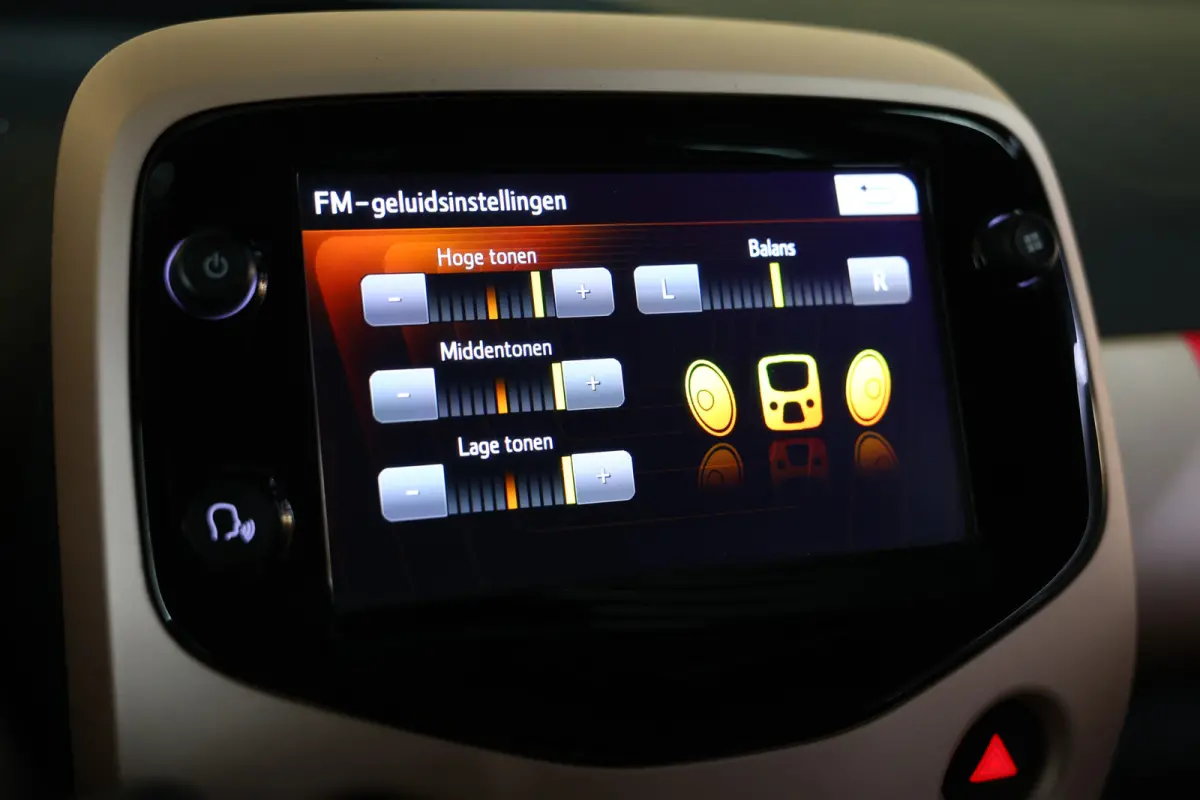 1.0 VTi Elle AVM CARPLAY NAVI CLIMA CAMERA CRUISE BT 2018