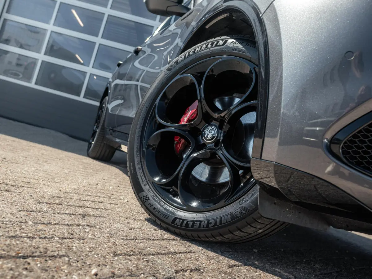 2.0 Turbo 280pk AWD Veloce | Schuif/Kanteldak | Harman Kardon | Adapt. Cruise | Matrix LED | Winter Pack | Apple Carplay