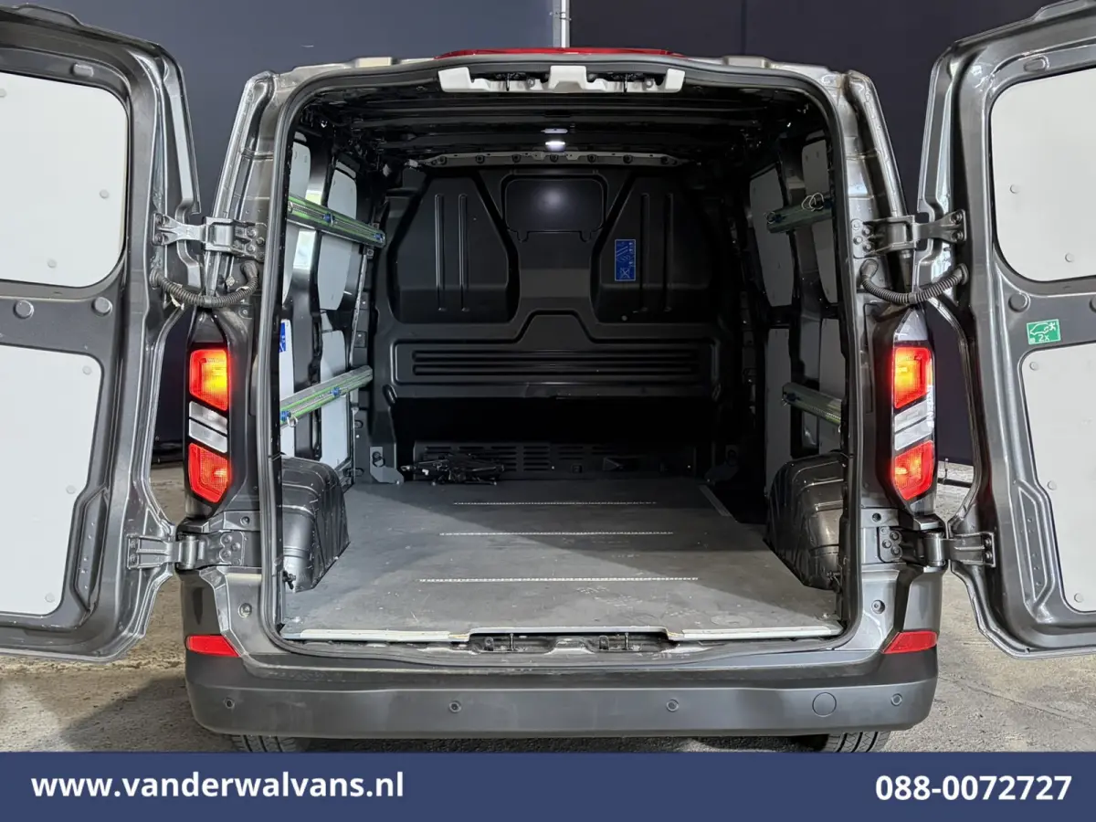 2.0 TDCI 136pk L1H1 Euro6 Airco | Camera | Navigatie | LED | Apple Carplay | Adaptieve Cruisecontrol Android Auto, Verwarmde voorruit, Stoelverwarming, Parkeersensoren, Bijrijdersbank, 2590k