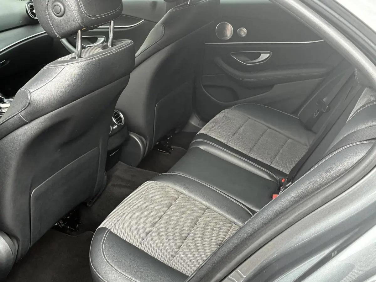 E200 Widescreen Head-up Cruise Led Nl Auto 2016 Nieuw Model Vol Opties Trekhaak Sfeerverlichting Comfortstoel(en) Camera Carplay Burmester instalatie