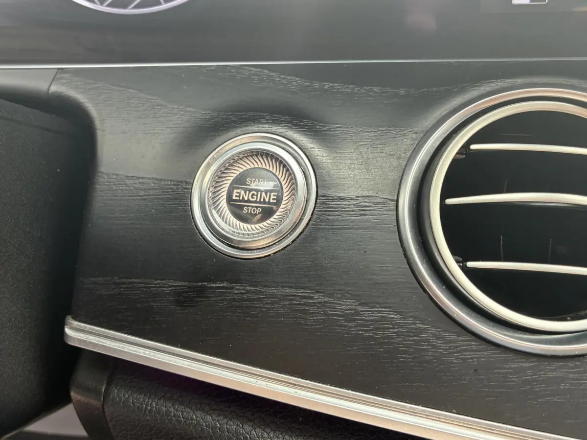 E200 Widescreen Head-up Cruise Led Nl Auto 2016 Nieuw Model Vol Opties Trekhaak Sfeerverlichting Comfortstoel(en) Camera Carplay Burmester instalatie