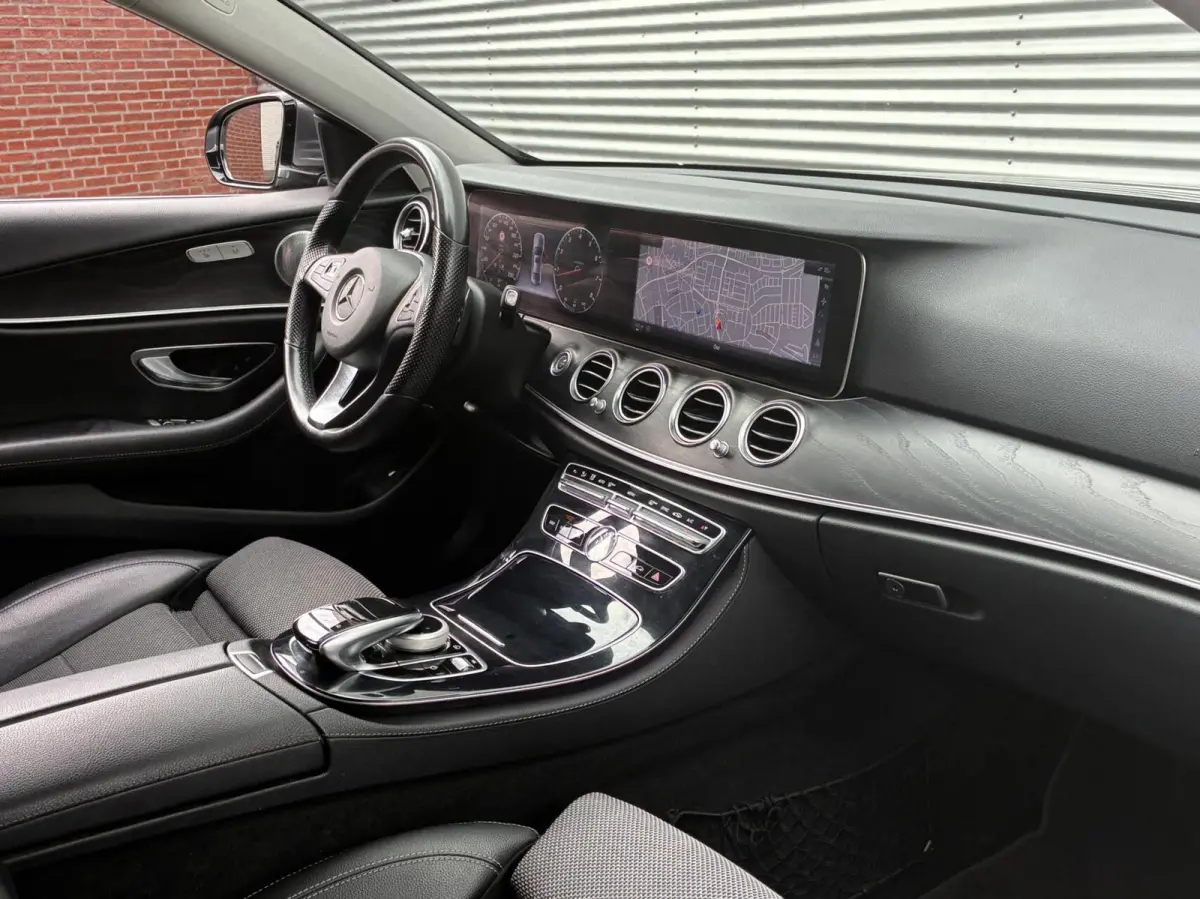 E200 Widescreen Head-up Cruise Led Nl Auto 2016 Nieuw Model Vol Opties Trekhaak Sfeerverlichting Comfortstoel(en) Camera Carplay Burmester instalatie