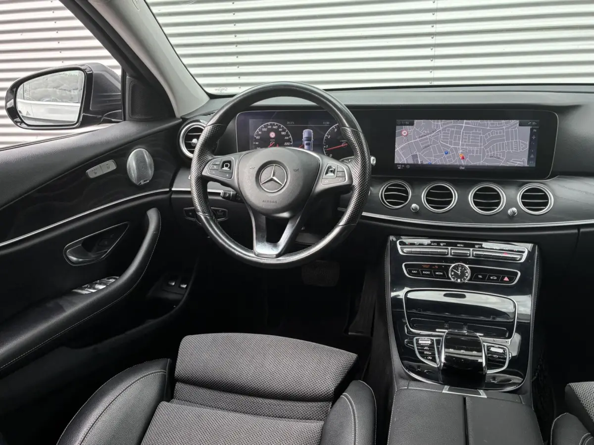 E200 Widescreen Head-up Cruise Led Nl Auto 2016 Nieuw Model Vol Opties Trekhaak Sfeerverlichting Comfortstoel(en) Camera Carplay Burmester instalatie