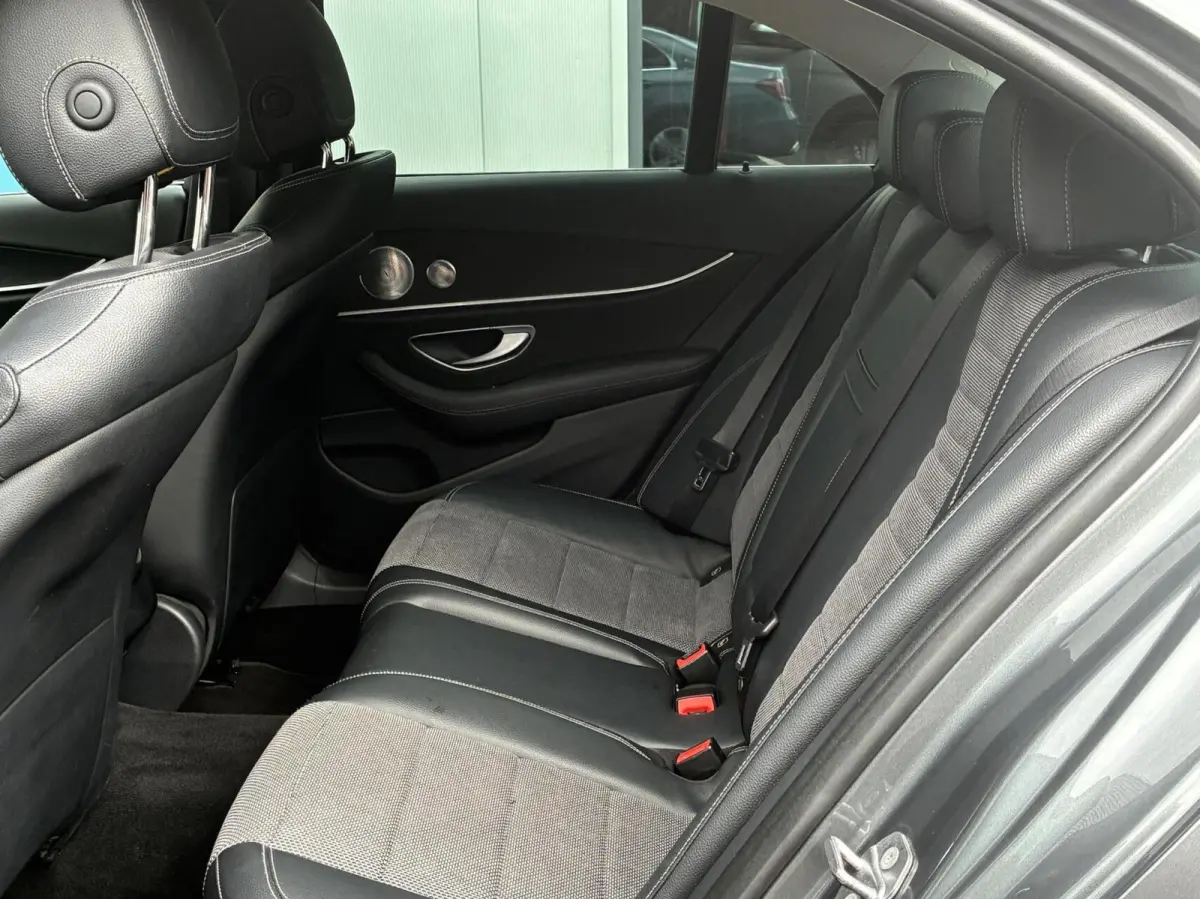 E200 Widescreen Head-up Cruise Led Nl Auto 2016 Nieuw Model Vol Opties Trekhaak Sfeerverlichting Comfortstoel(en) Camera Carplay Burmester instalatie