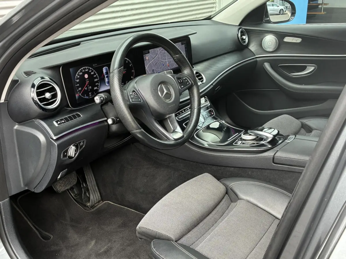 E200 Widescreen Head-up Cruise Led Nl Auto 2016 Nieuw Model Vol Opties Trekhaak Sfeerverlichting Comfortstoel(en) Camera Carplay Burmester instalatie